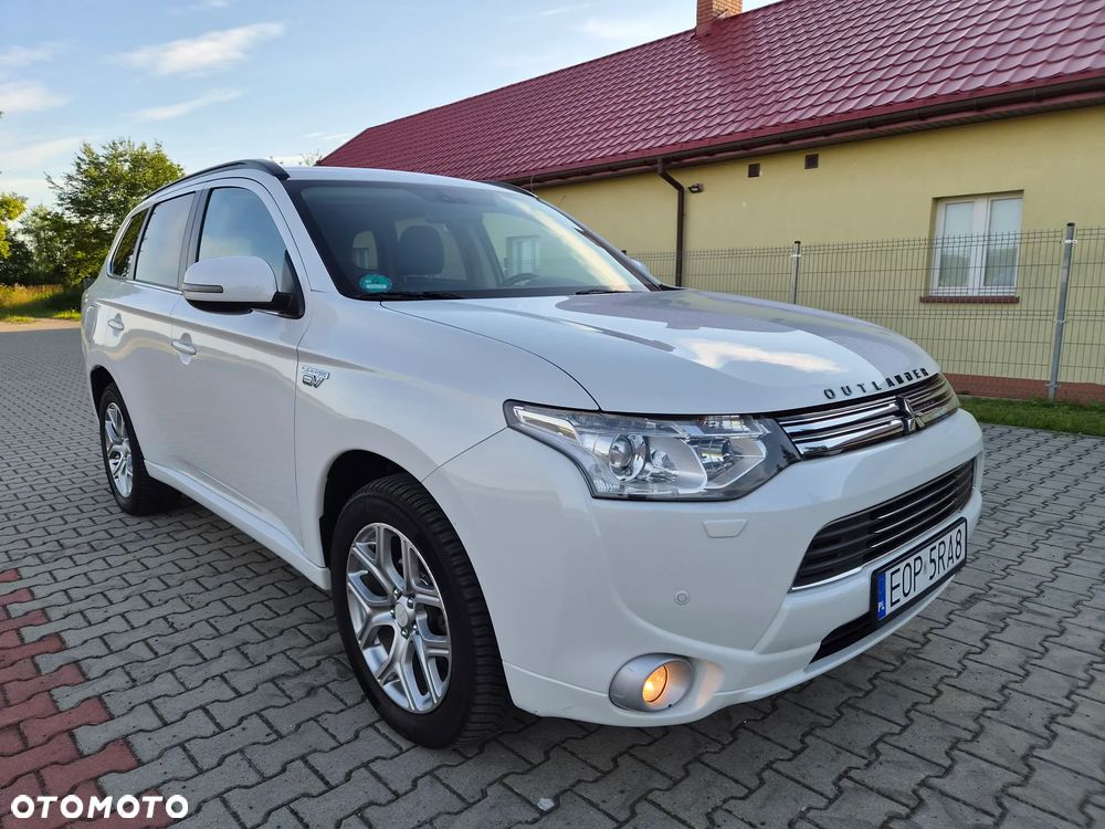 Mitsubishi Outlander 2.0 4WD Top - 4
