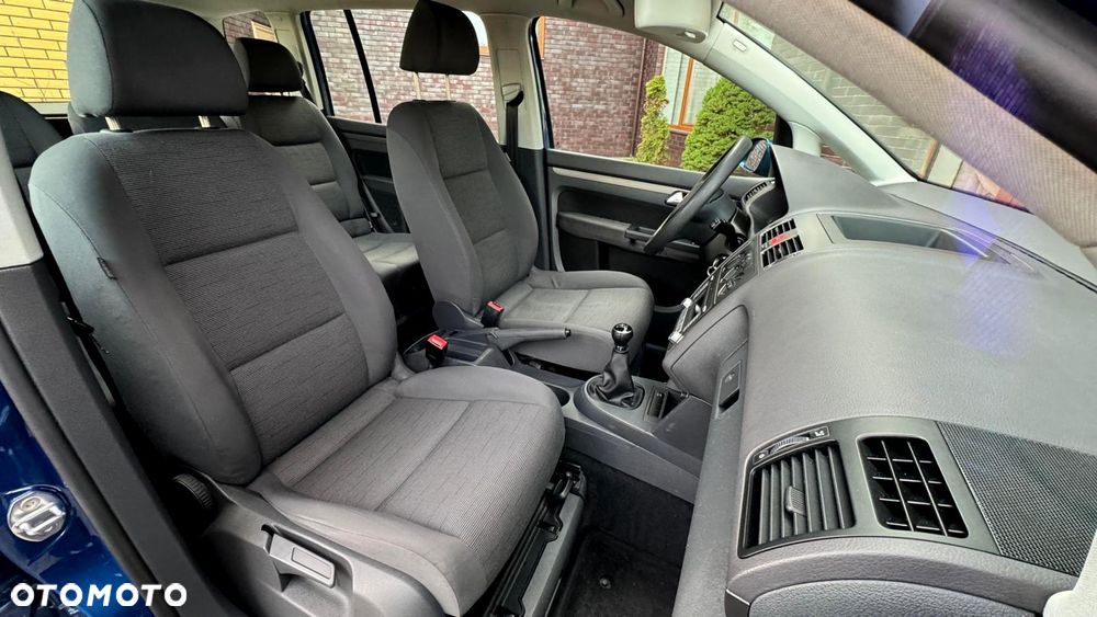 Volkswagen Touran - 22