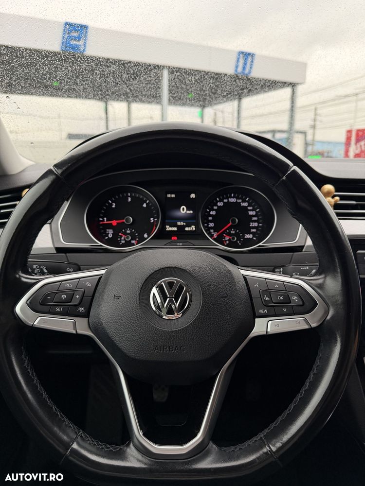 Volkswagen Passat 2.0 TDI SCR Comfortline - 3