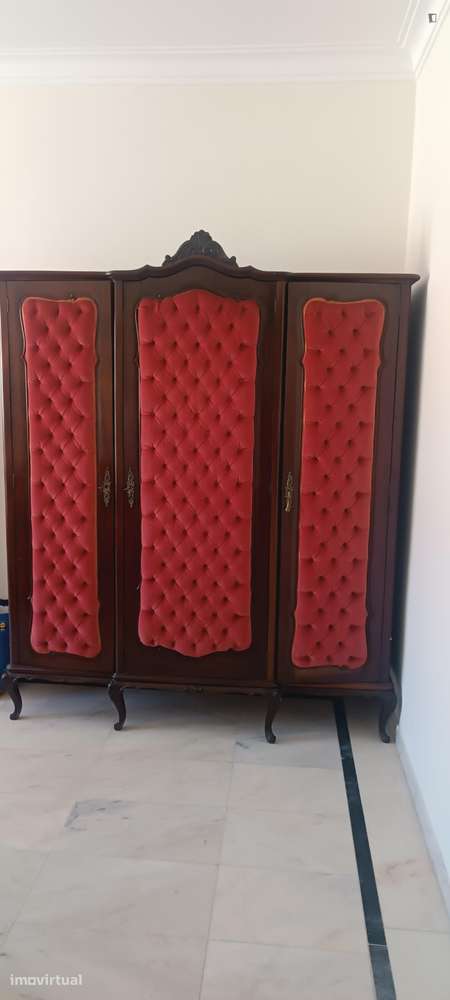 Quarto - localizado em Almada Lisbon - Grande imagem: 2/9