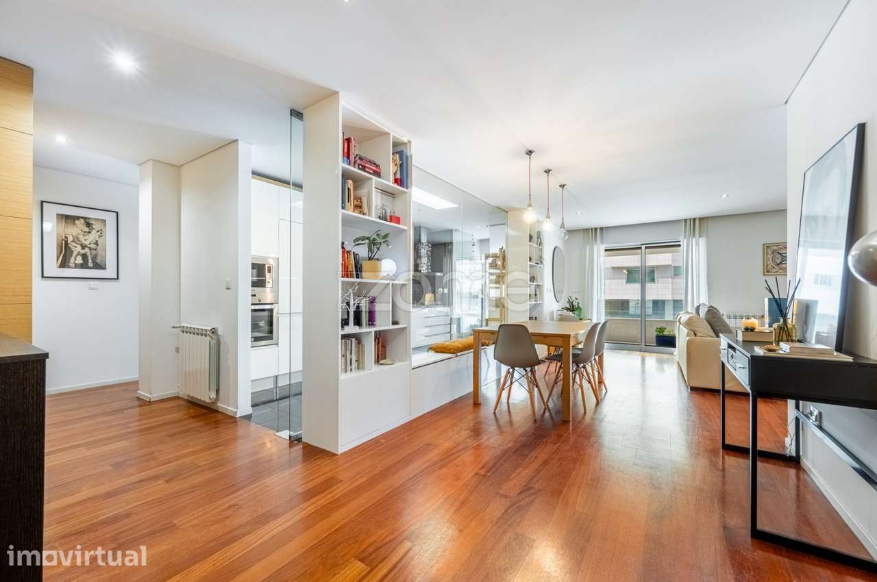 Apartamento T2 com varanda e lugar de garagem - Antas Prestige, Porto - Grande imagem: 4/29