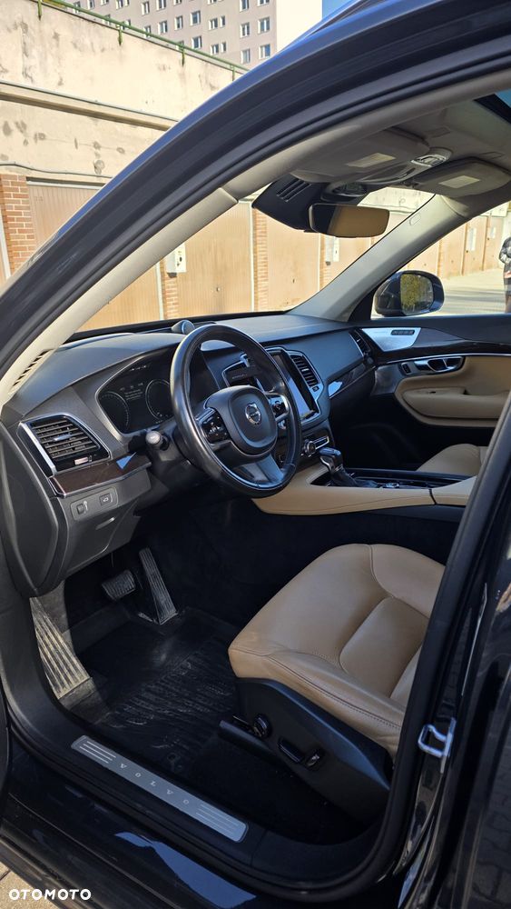 Volvo XC 90 - 9