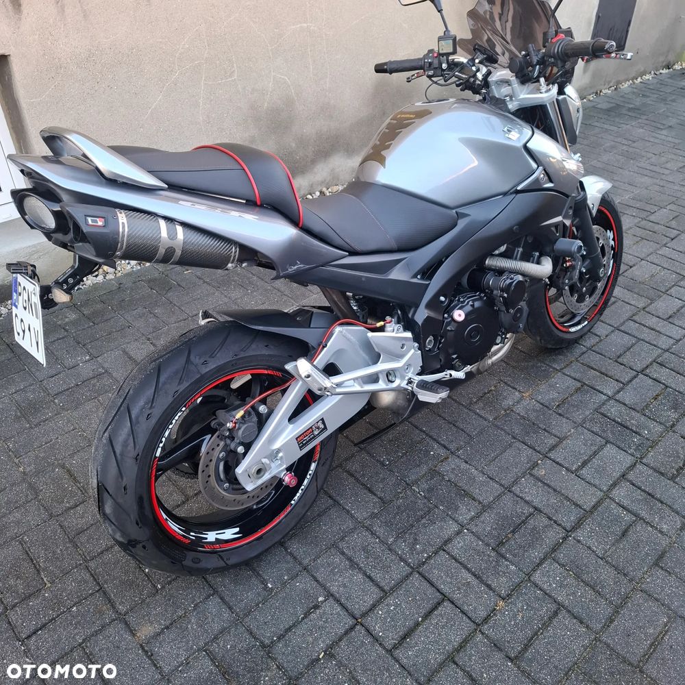 Suzuki GSR - 2