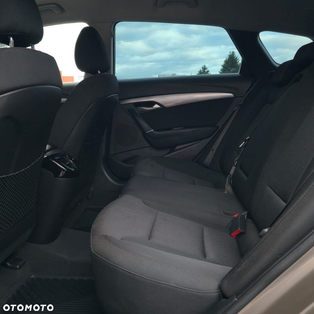 Hyundai i40 Kombi blue 1.6 Space - 24