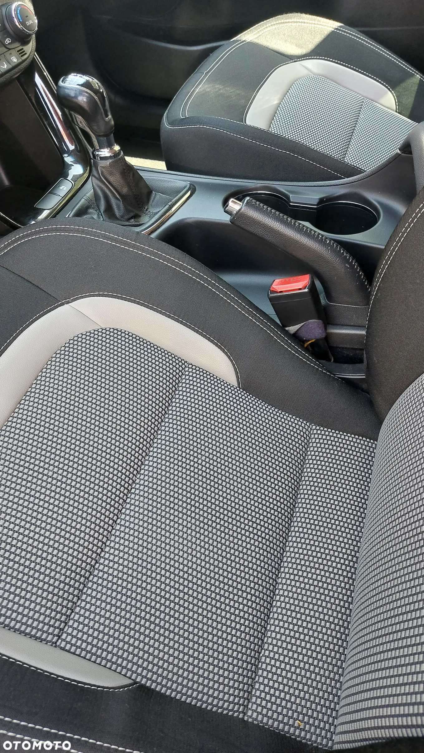Kia Ceed - 8