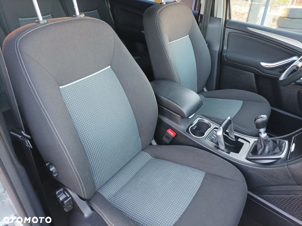 Ford Galaxy 1.6 TDCi DPF Start-Stop Ambiente - 29