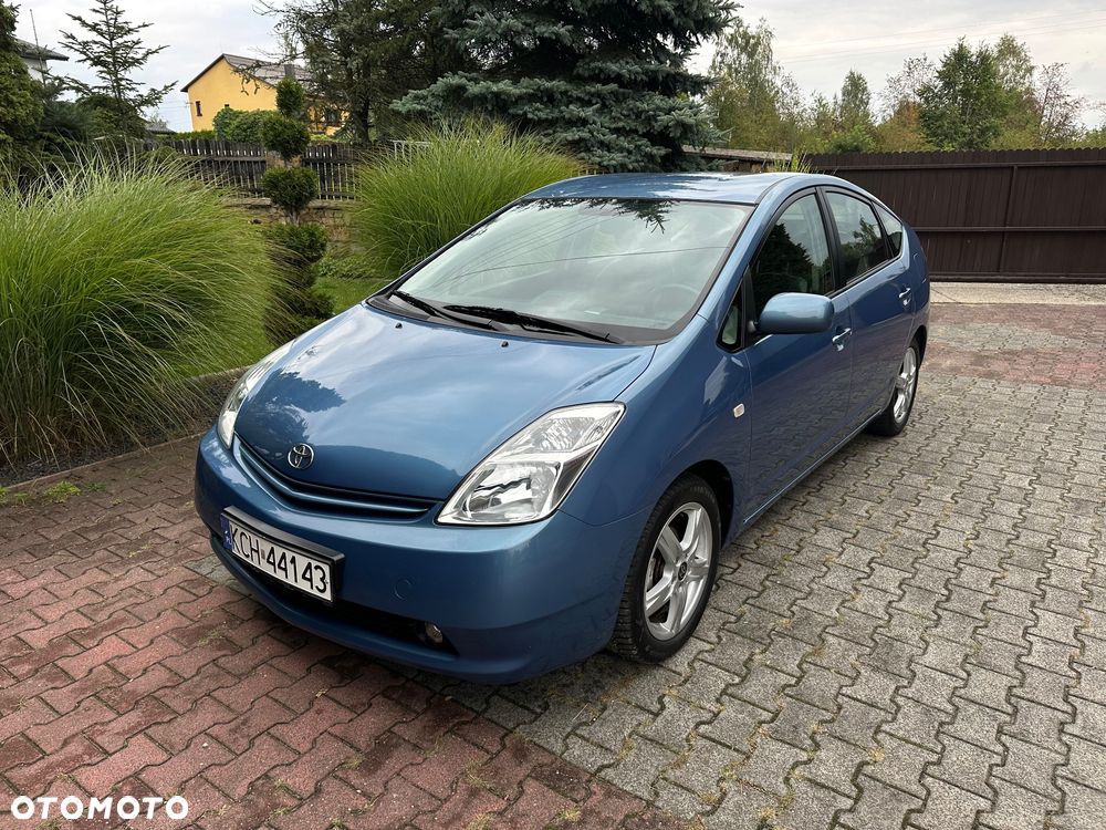 Toyota Prius (Hybrid) Executive - 2