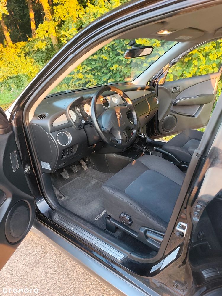 Mitsubishi Outlander 2.0 2WD Invite - 29