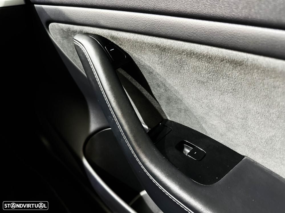 Tesla Model 3 Long-Range Dual Motor AWD - 30