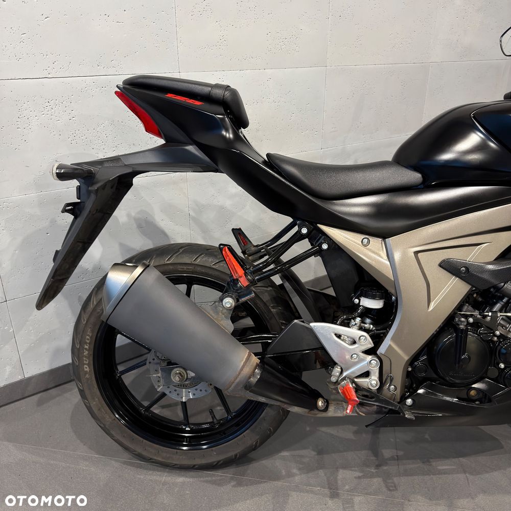 Suzuki GSX - 6