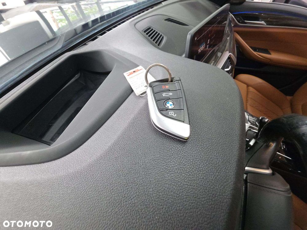 BMW Seria 5 530i M Sport Edition - 10