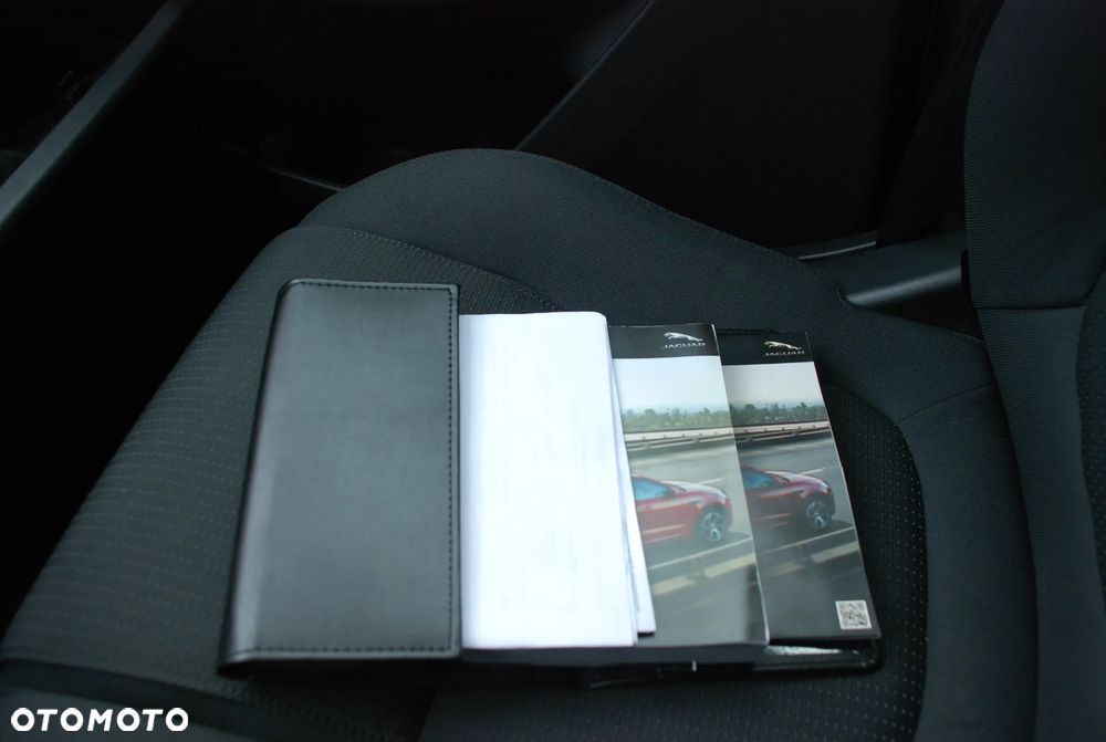 Jaguar E-Pace 2.0 i4D FWD R-Dynamic S - 23