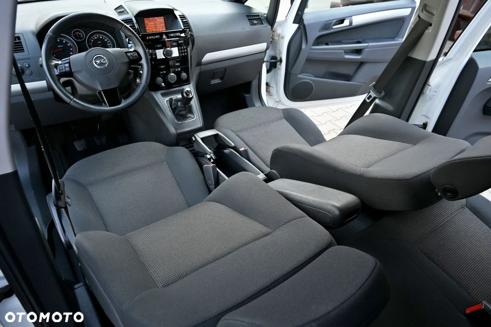 Opel Zafira 1.8 Cosmo - 27