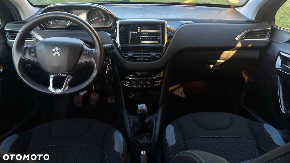 Peugeot 208 1.2 PureTech Allure - 12