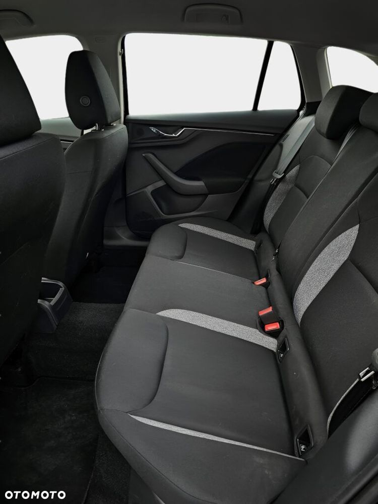 Skoda Scala 1.0 TSI Essence - 30