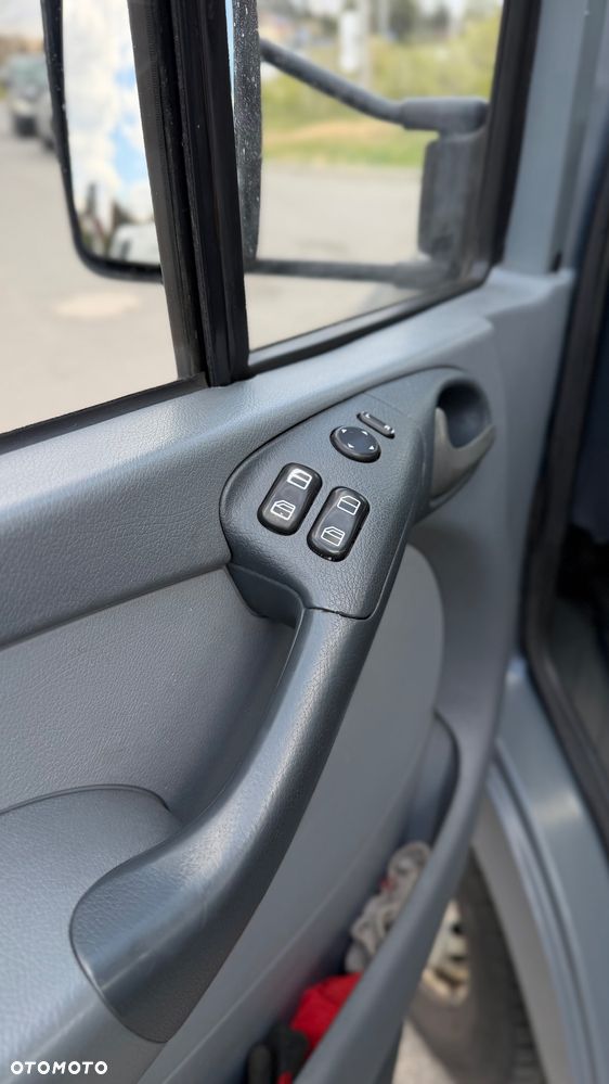 Mercedes-Benz Sprinter - 15