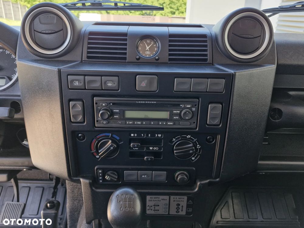 Land Rover Defender 2.2 TD4 E - 17