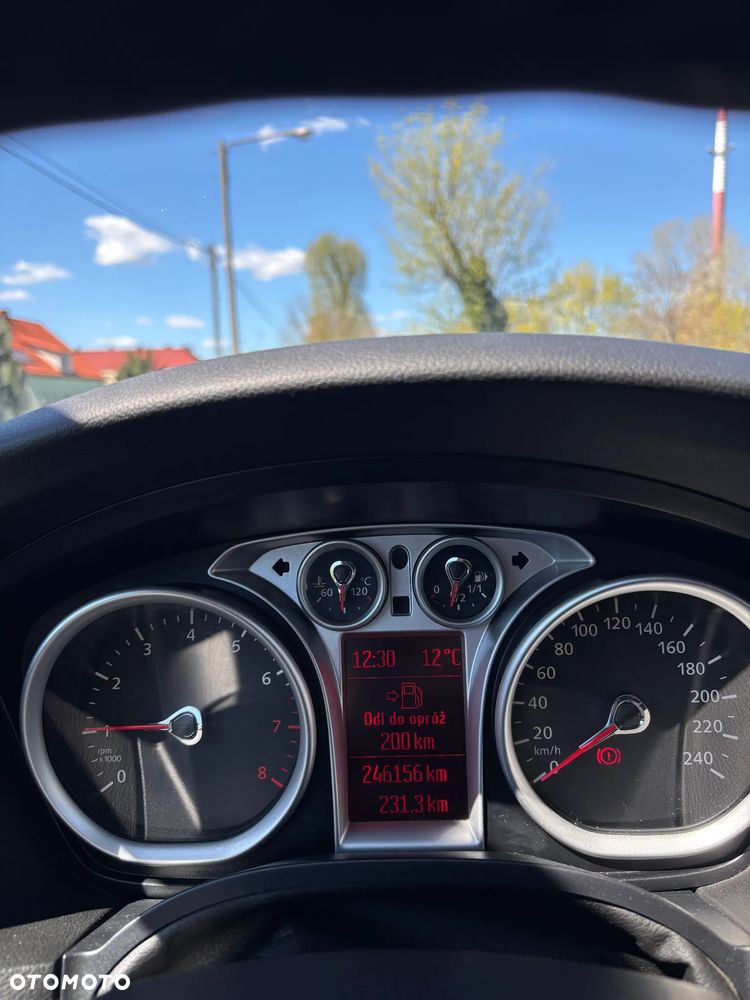 Ford Focus 2.0 16V Titanium - 12