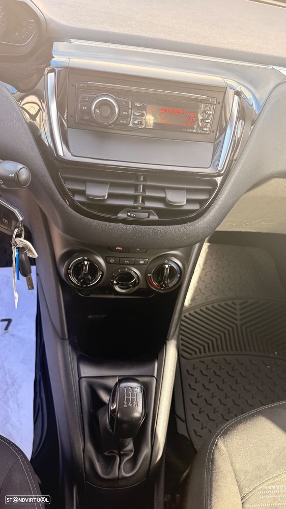 Peugeot 208 - 16