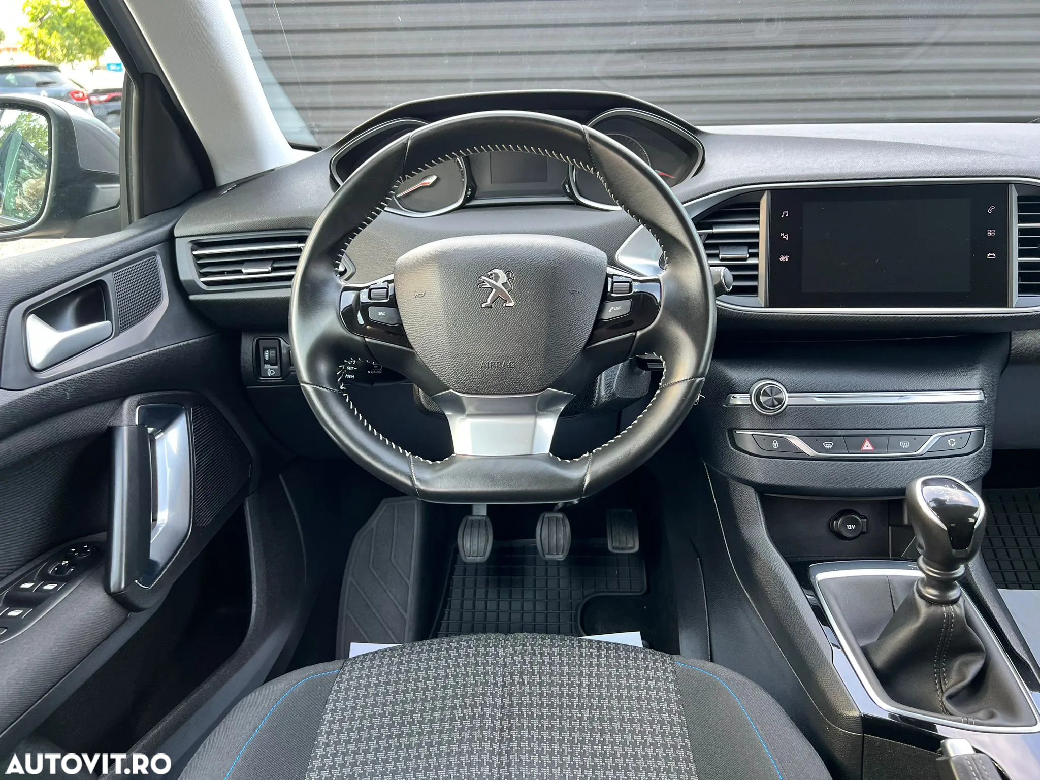 Peugeot 308 1.2 L PureTech Turbo S&S Allure - 13