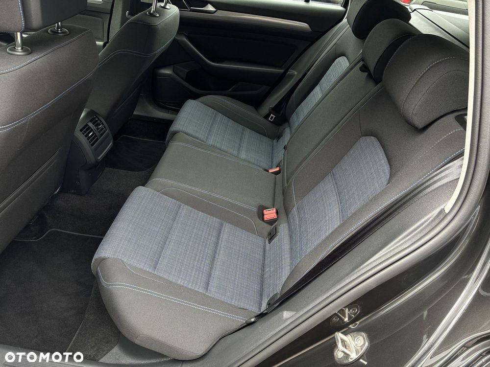 Volkswagen Passat - 15
