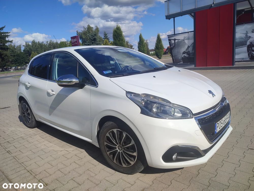 Peugeot 208 - 1