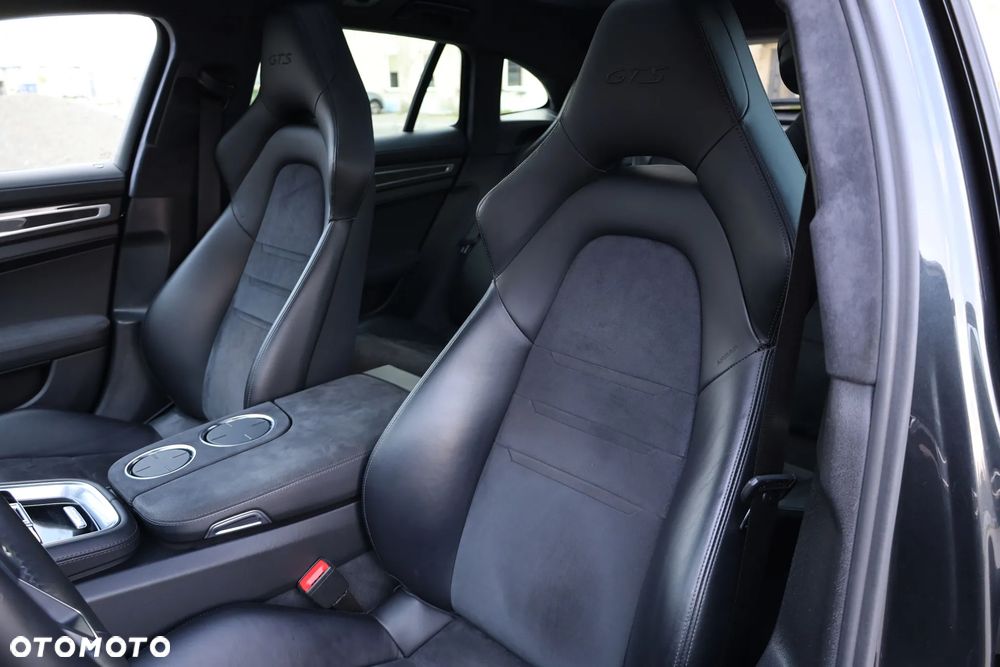 Porsche Panamera GTS - 19