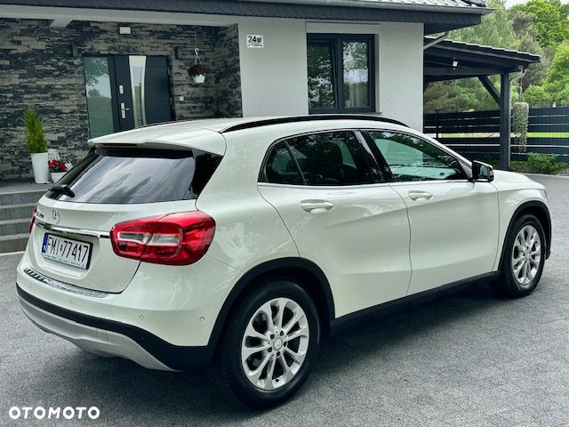 Mercedes-Benz GLA 200 - 4
