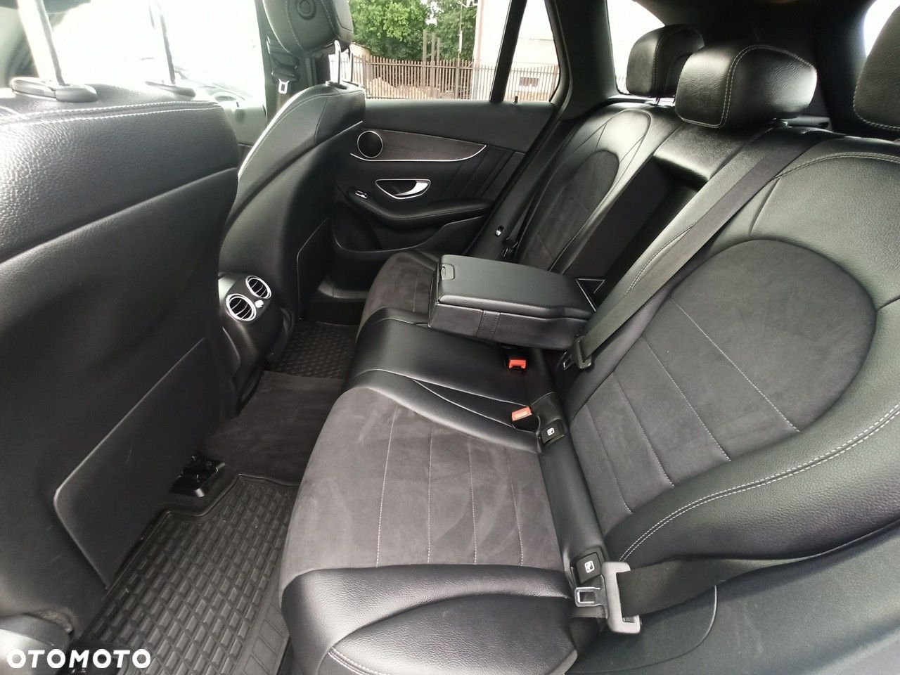 Mercedes-Benz GLC 250 d 4Matic 9G-TRONIC AMG Line - 12