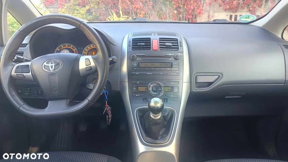 Toyota Auris 1.6 Premium + - 17
