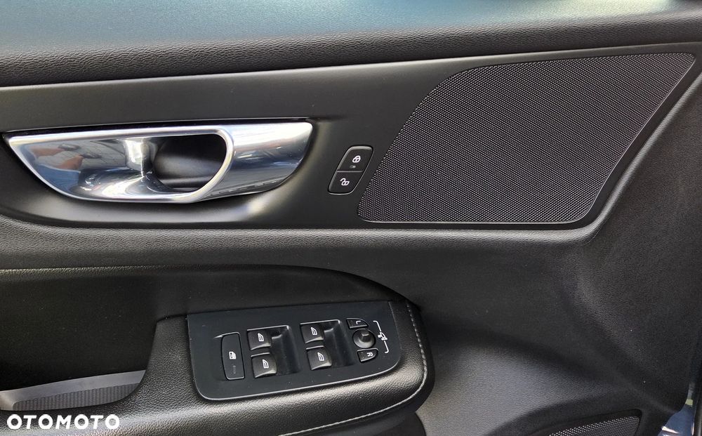Volvo V60 B3 B DKG Momentum Pro - 29