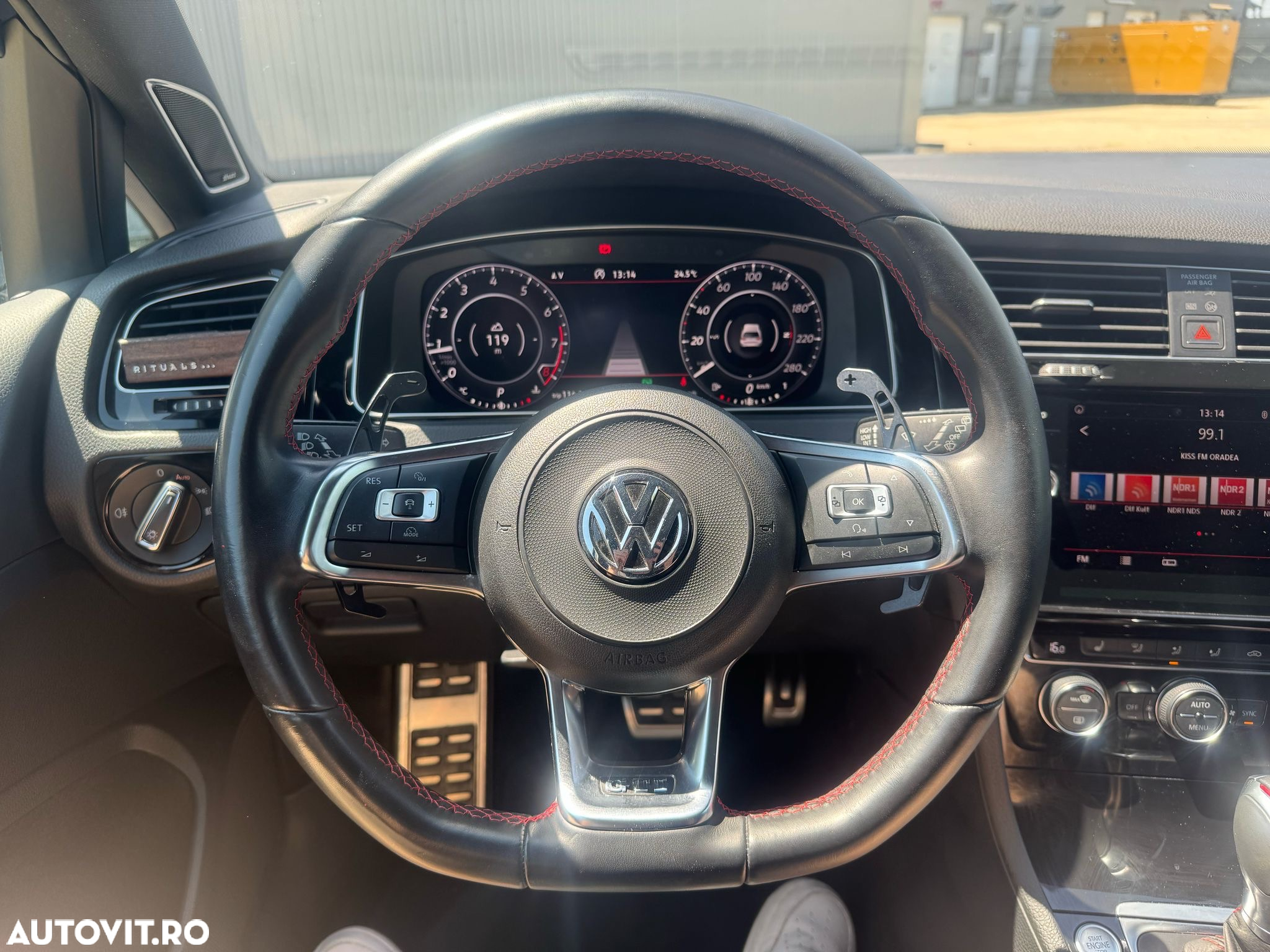 Volkswagen Golf 2.0 TSI DSG GTI Performance - 11