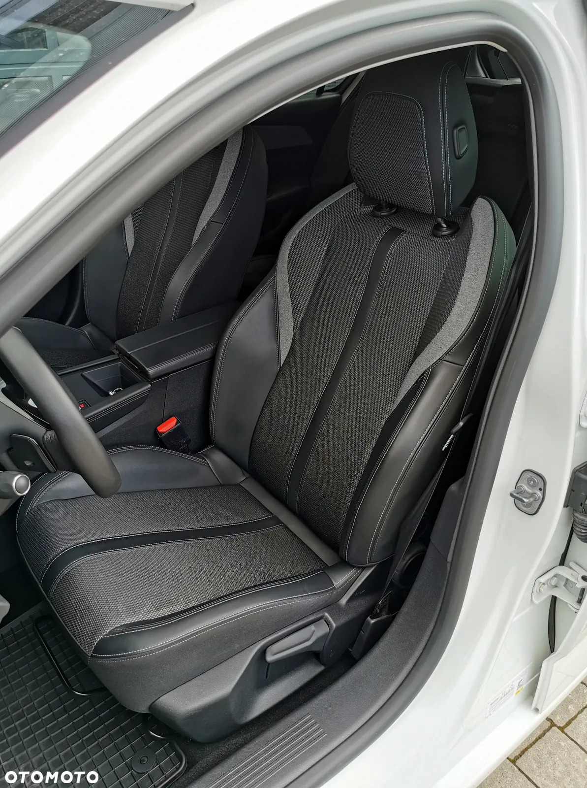 Peugeot 308 1.2 PureTech Allure Pack S&S EAT8 - 7