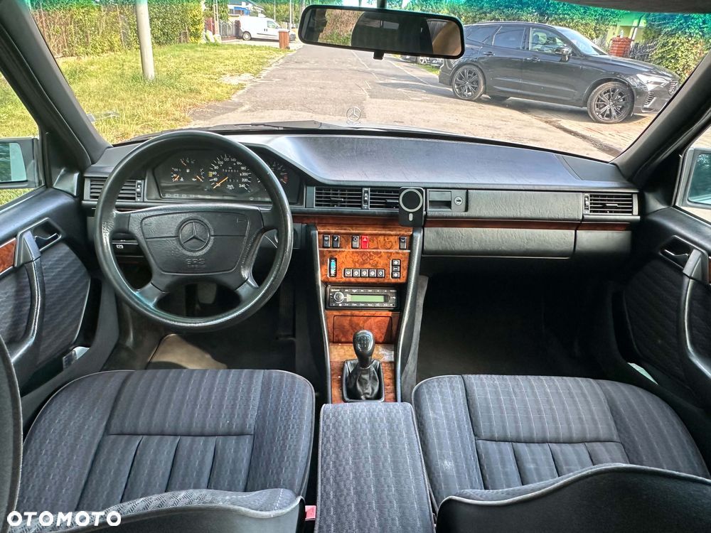 Mercedes-Benz W124 (1984-1993) - 11