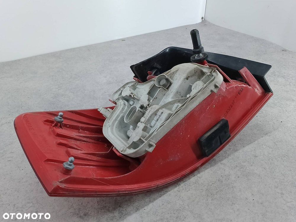 LAMPA TYLNA PRAWA AUDI A3 8P/8PA/8P7 8P0945096 HATCHBACK - 7