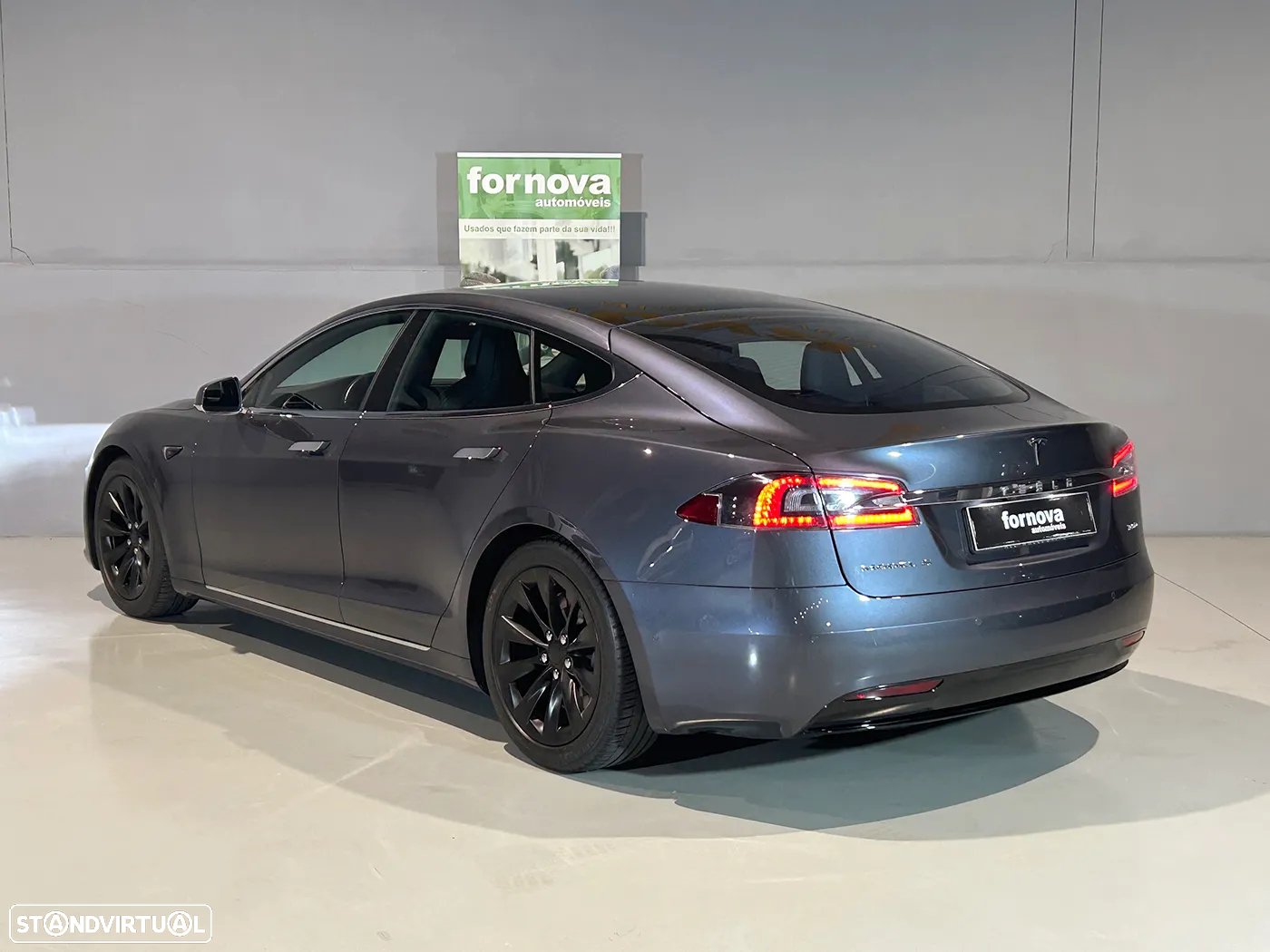 Tesla Model S - 8