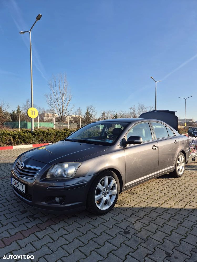 Toyota Avensis 2.0 Sedan Executive - 25