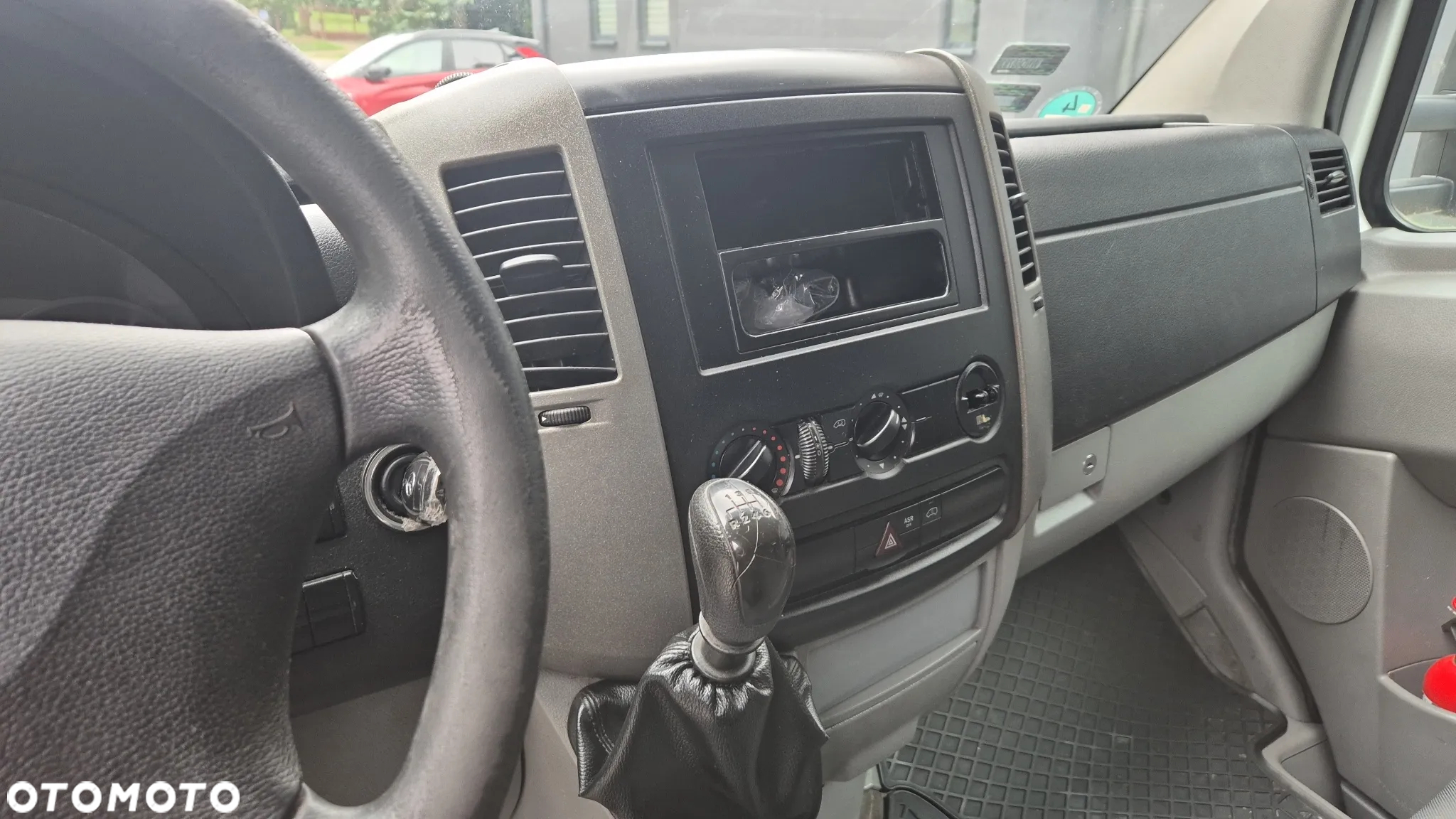 Mercedes-Benz SPRINTER - 11