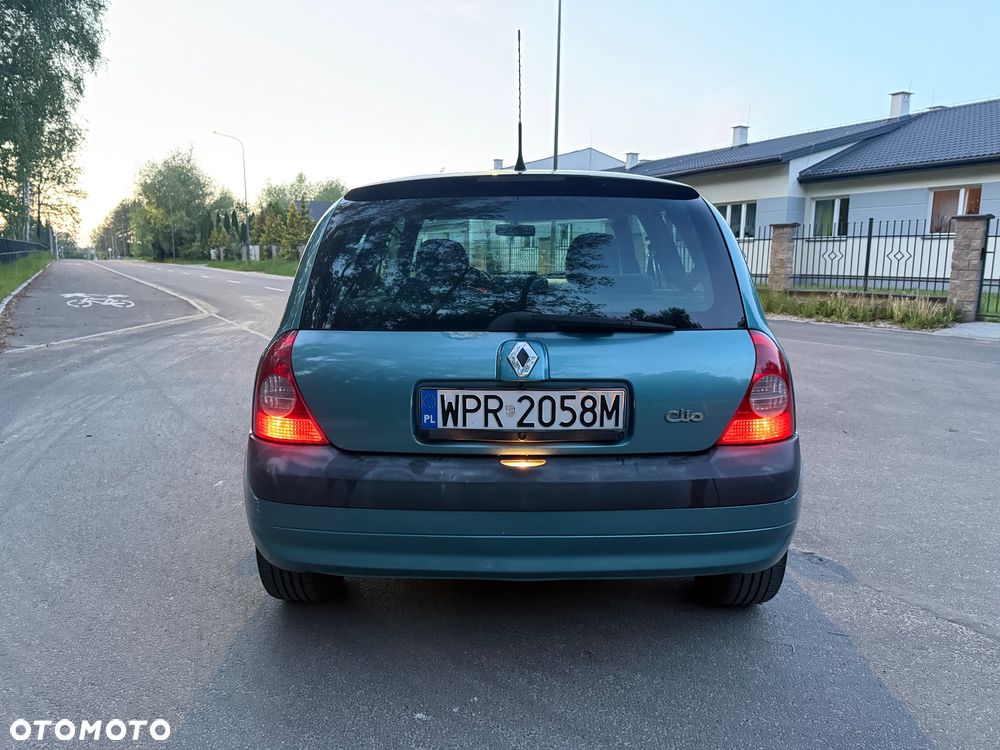 Renault Clio 1.2 16V Confort Privilege - 9