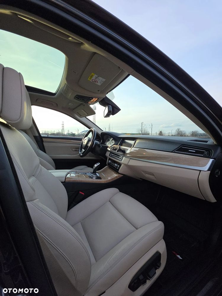 BMW Seria 5 525d xDrive Sport-Aut Luxury Line - 12