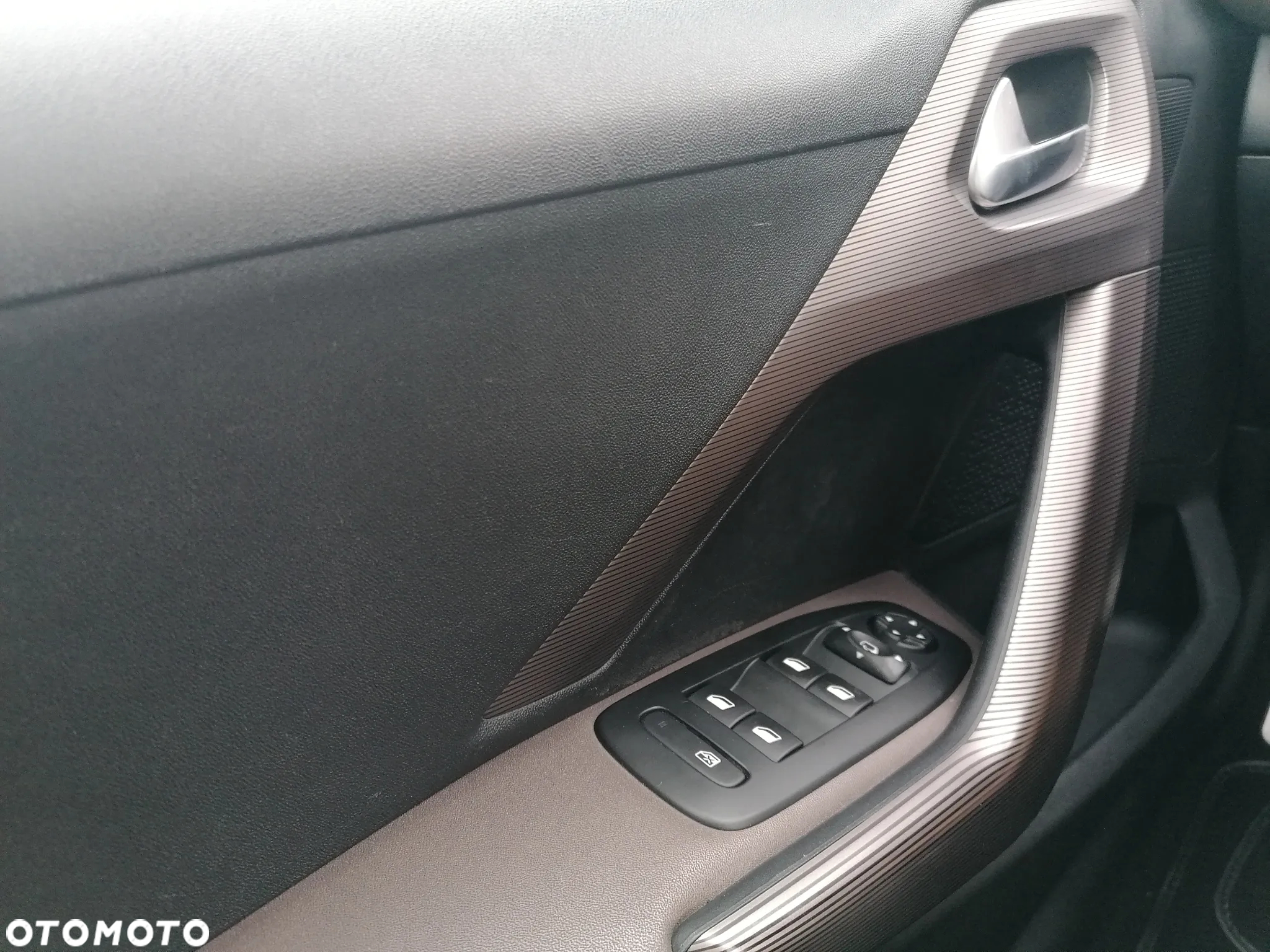 Peugeot 2008 1.6 e-HDi Allure S&S - 22