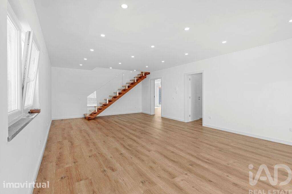 Casa / Villa T4 em Atouguia da Baleia de 295,00 m2 - Grande imagem: 3/22