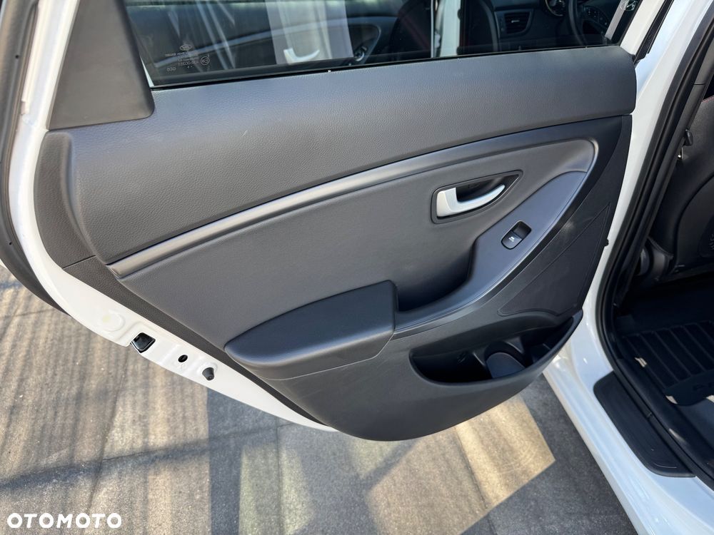Hyundai i30 1.6 GDI Turbo Luxury - 26
