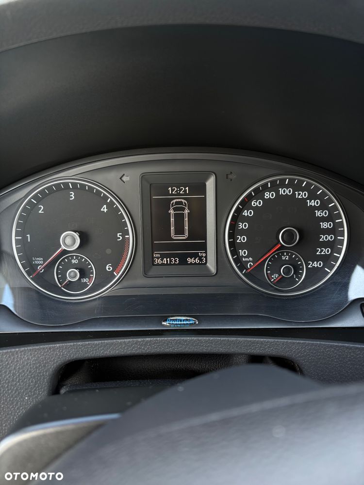 Volkswagen Caravelle - 8