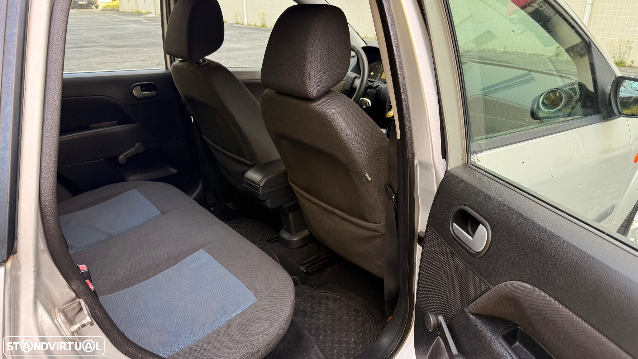 Ford Fiesta 1.25 Trend - 31