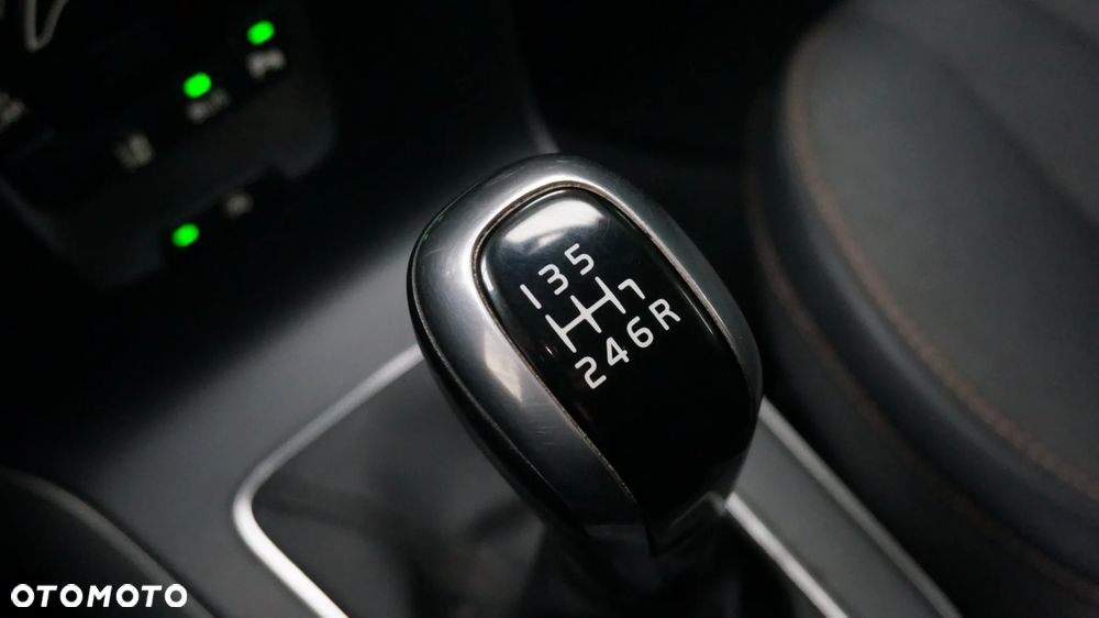 Volvo V40 Cross Country D3 Drive-E SCR Momentum - 35