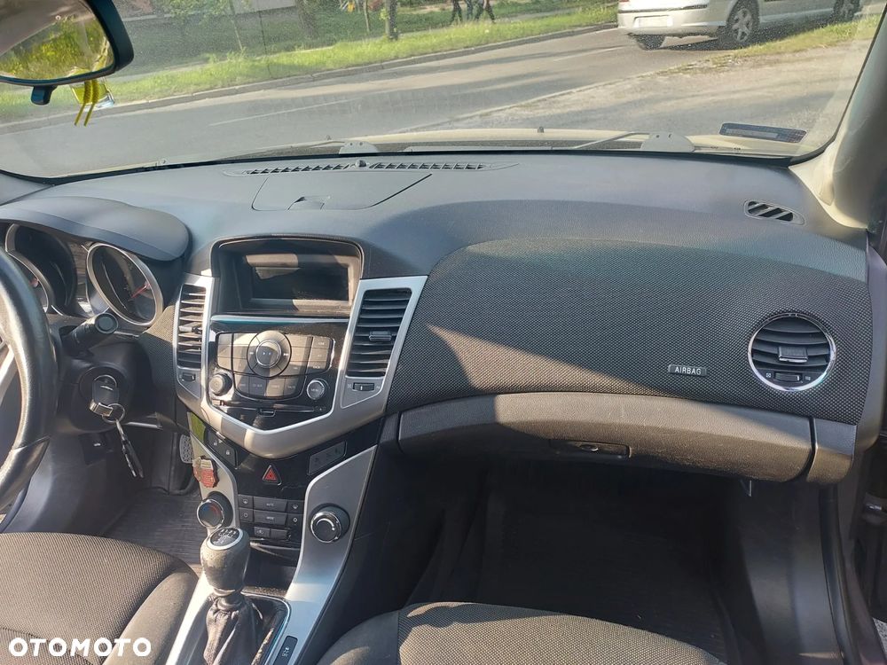 Chevrolet Cruze 1.6 Base - 13