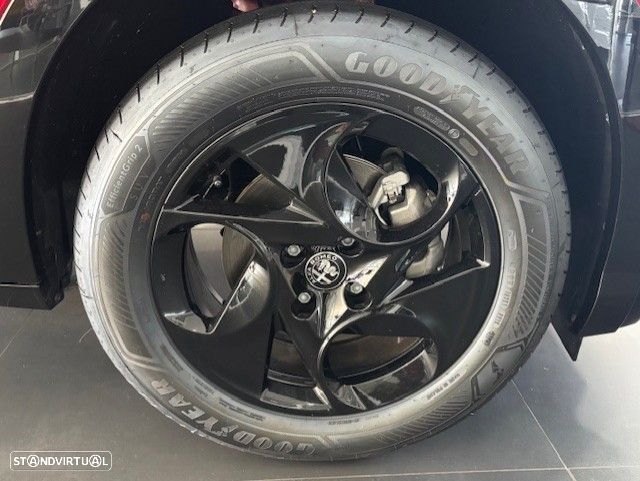 Alfa Romeo Junior 1.2 eDCT6 - 4