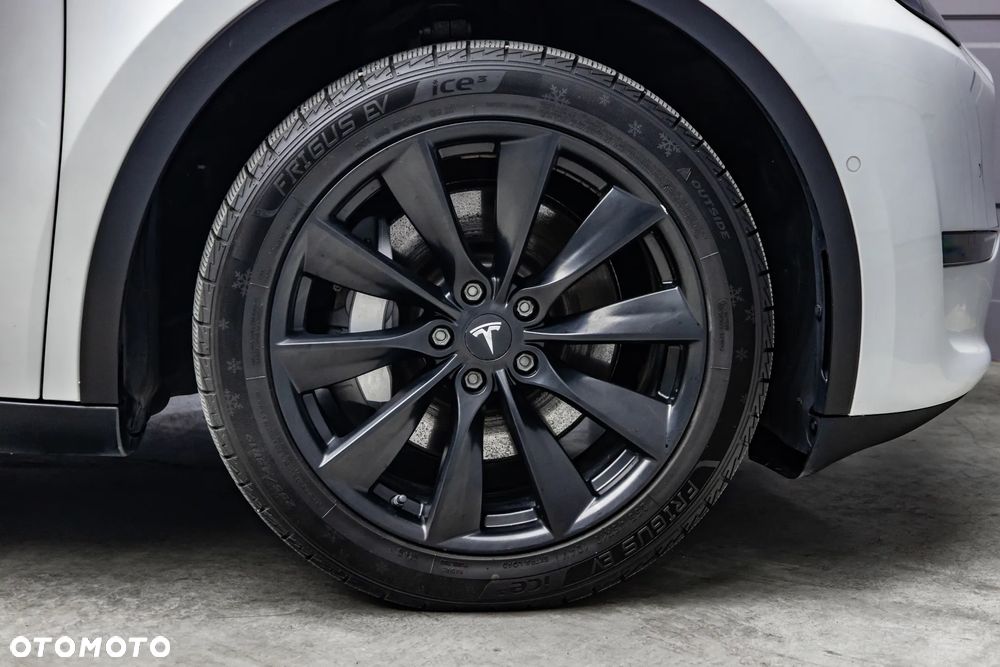 Tesla Model Y - 25