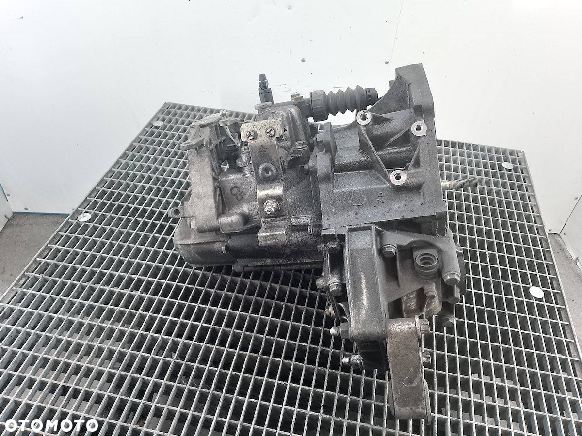 SKRZYNIA BIEGÓW MANUALNA FIAT GRANDE PUNTO C51461307 1.4 16V - 4